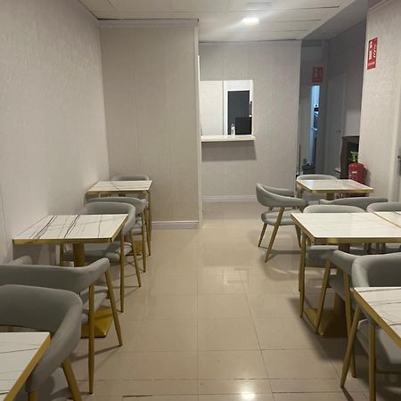 Air Hostel Capsules Airport Gavà Eksteriør billede