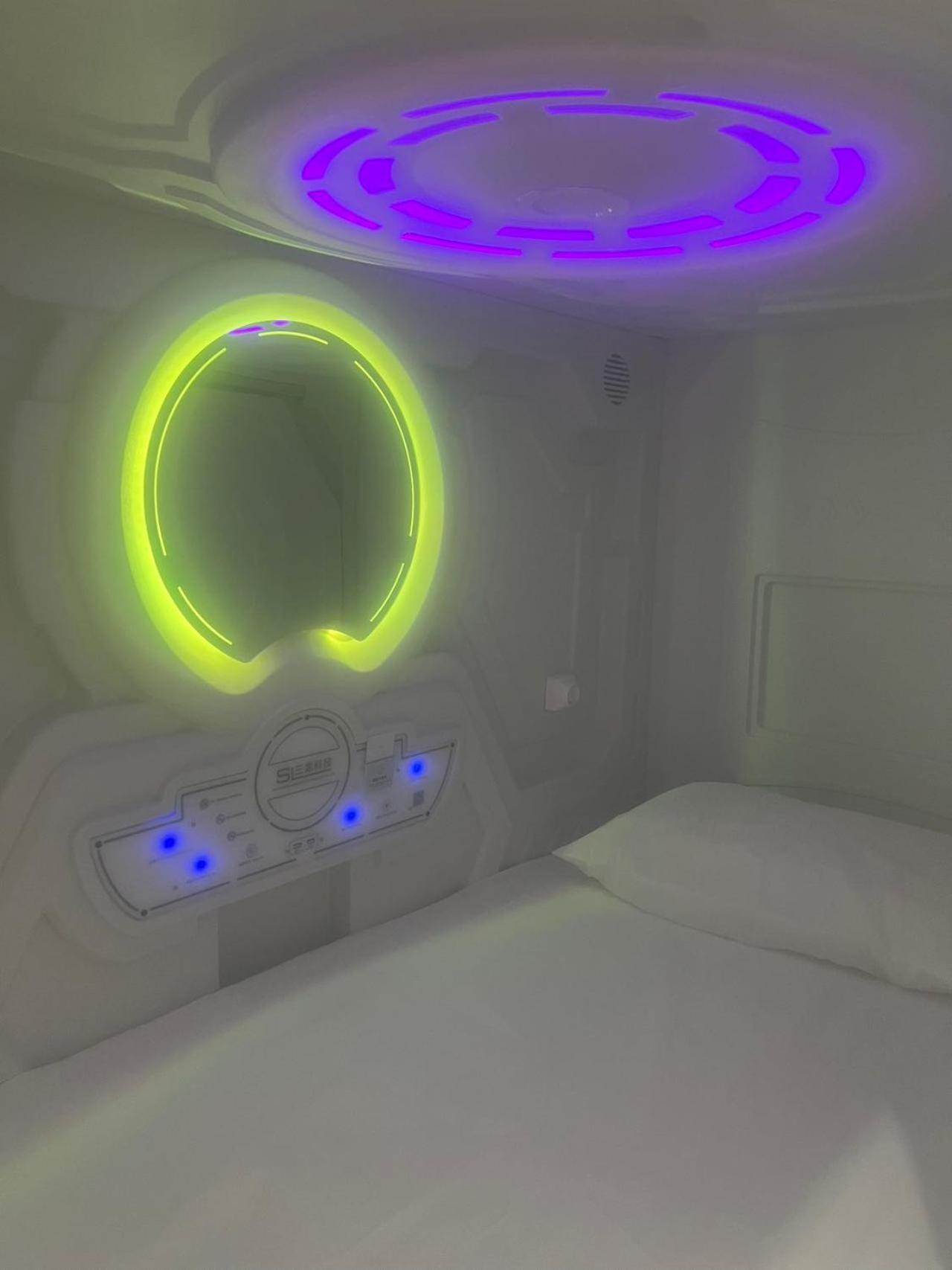 Air Hostel Capsules Airport Gavà Eksteriør billede