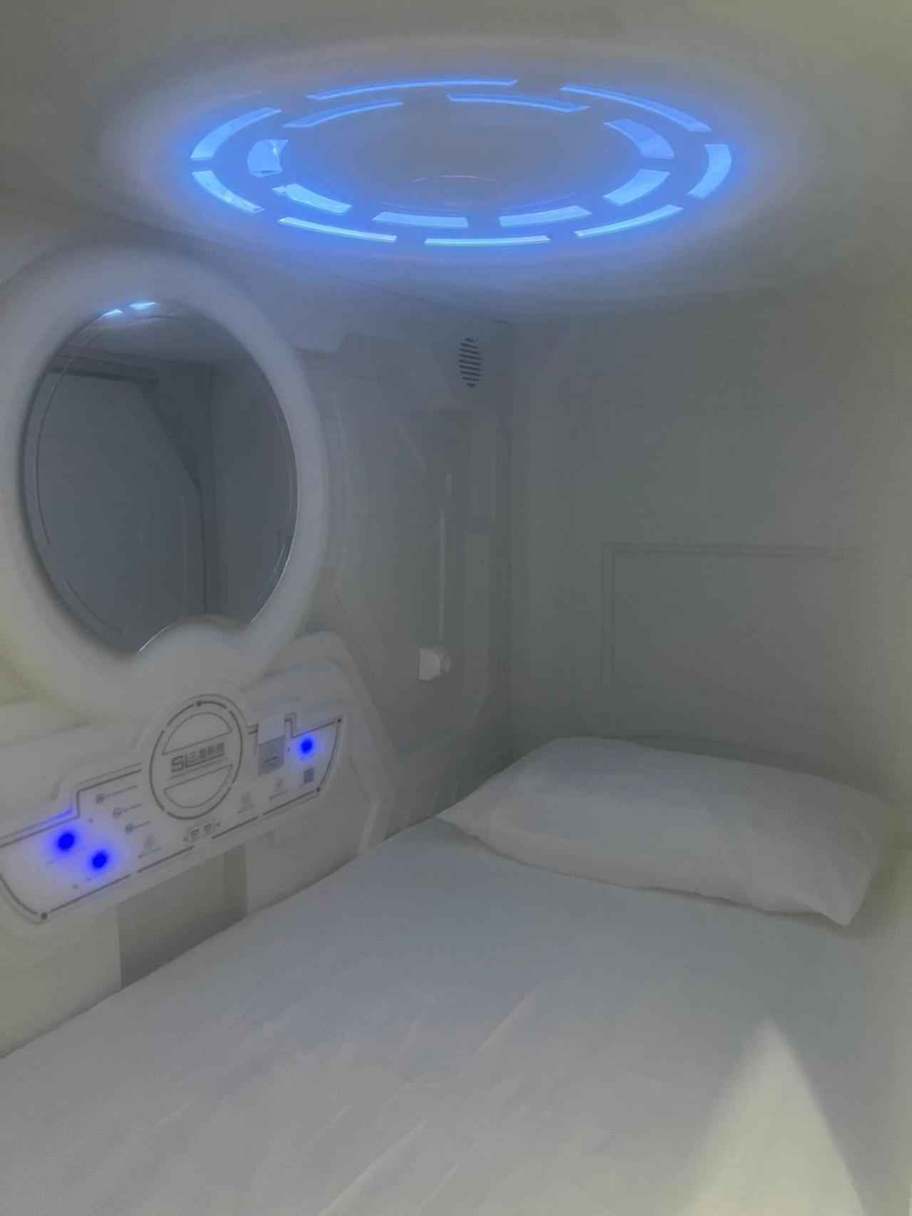 Air Hostel Capsules Airport Gavà Eksteriør billede