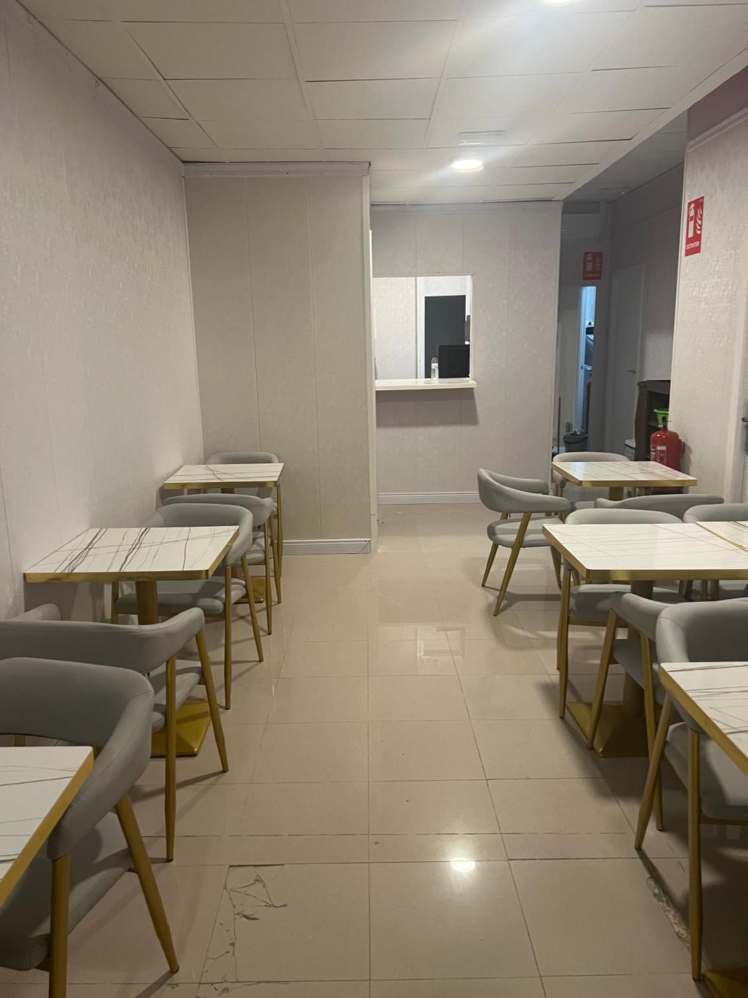 Air Hostel Capsules Airport Gavà Eksteriør billede